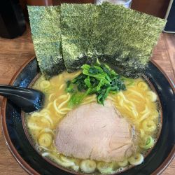 ラーメンバリカタ薄め少な目880円