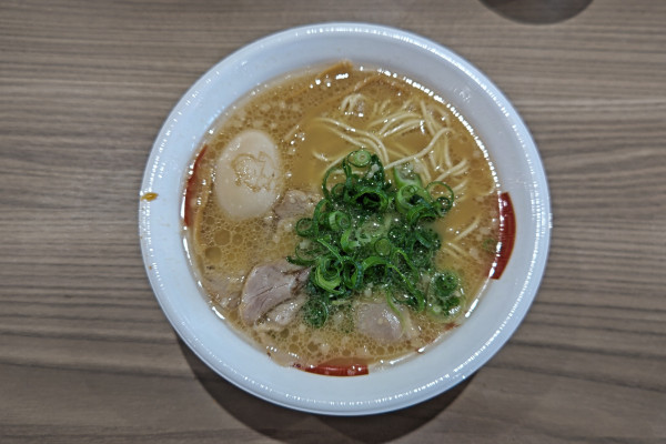 「ラーメン（味玉追加）」@熟成麺屋 神来 ⁡ 京都競馬場店の写真