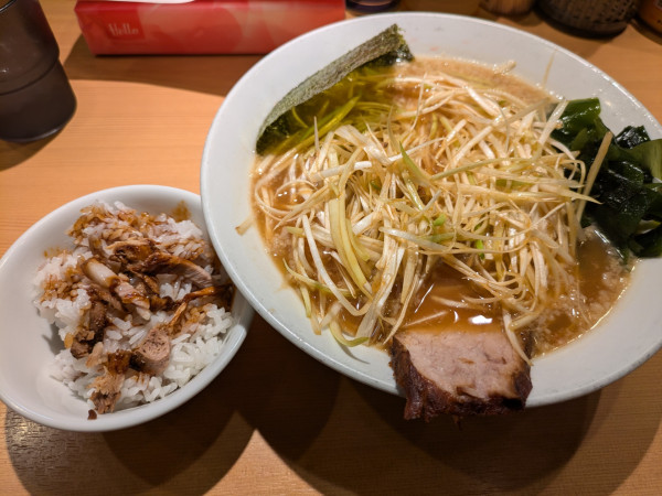 「チャ飯ネギラーメンセット(1050円)」@○新 ネギラーメン 新橋店の写真