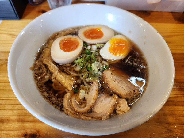 「ラーメン 炙りチャーシュー味玉」@Ramen Bar ざぶとんの写真
