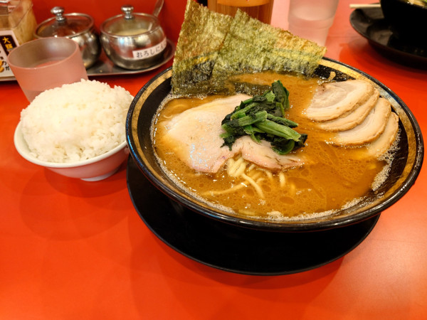 「朝ラー中山➕煮豚 ライス×4 硬め濃いめ多め」@横浜家系ラーメン 大輝家の写真