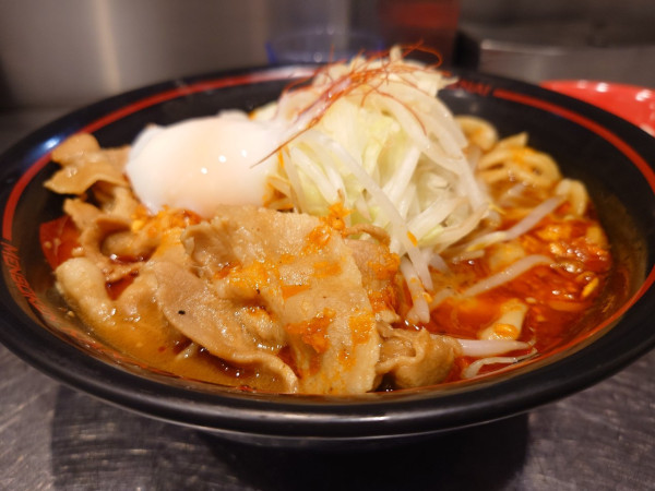 「紅らーめん（TOP温玉）」@麺創研 紅 府中の写真