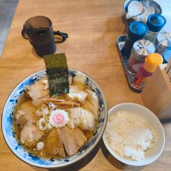 ワンタン麺+チャーシュー増し　1180円