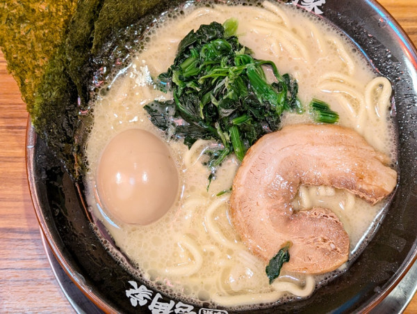 「味玉塩ラーメン」@横浜家系ラーメン 壱角家 田町店の写真
