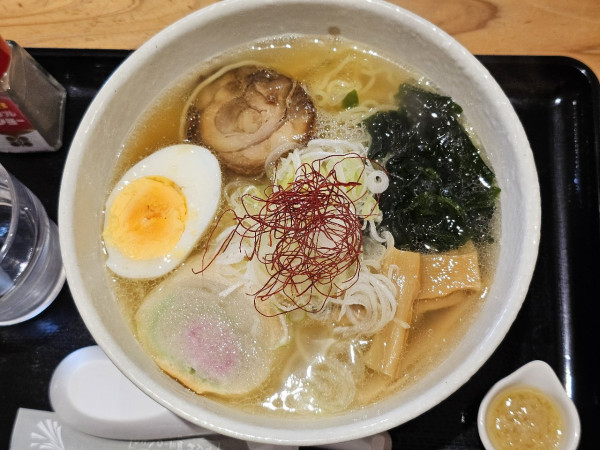 「比内地鶏塩ラーメン　880円」@花善の写真