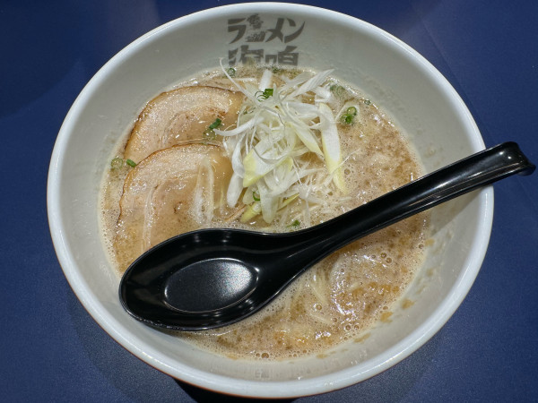 「魚介とんこつラーメン 870円」@ラーメン海鳴 天神店の写真