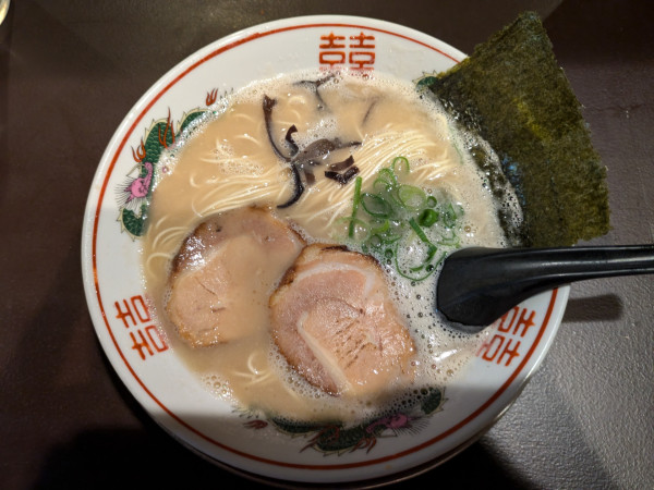 「とんこつラーメン(カタ)」@らーめん しんの写真