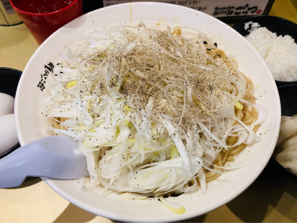 「超背脂ネギまぜそば 大」@超ごってり麺 ごっつ 新小岩店の写真
