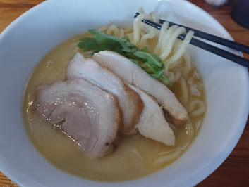 「らーめん(塩・太麺)(850)」@鶏らーめん 極楽鳥の写真