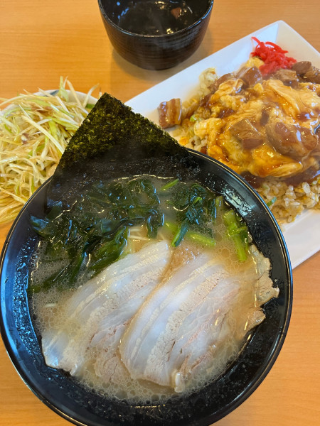 「ネギラーメン➕餡掛けチャーハン」@プレミアラーメンショップ久松 山倉坂下2号店の写真