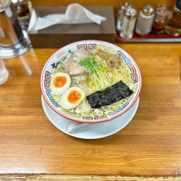 「ワンタンそば（塩）＋煮卵」@ちばき屋 葛西店の写真