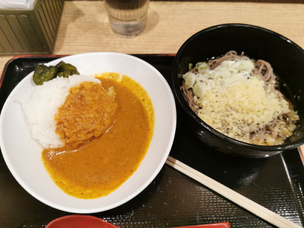 「朝定食（カレー）」@よもだそば 名古屋うまいもん通り広小路口店の写真