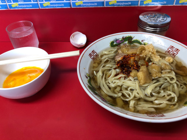 「大ラーメン 生卵 野菜抜きニンニクアブララー油」@ラーメン二郎 千住大橋駅前店の写真