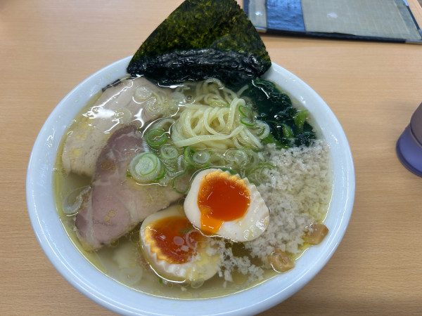 「【限定】塩ラーメン1000円、煮たまご150円」@青竹手打ちラーメン 麺屋ようすけ 堀米店の写真