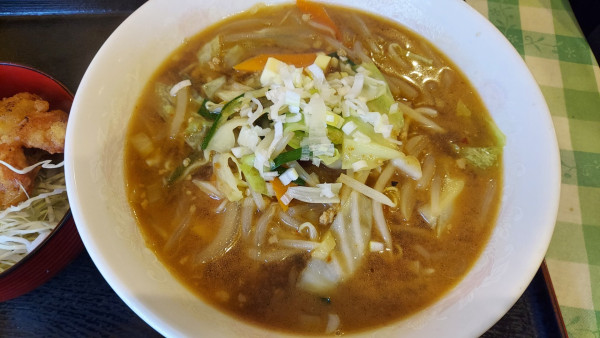 「みそバターラーメン・ミニ鶏唐揚げ丼 880円」@麺 三福の写真