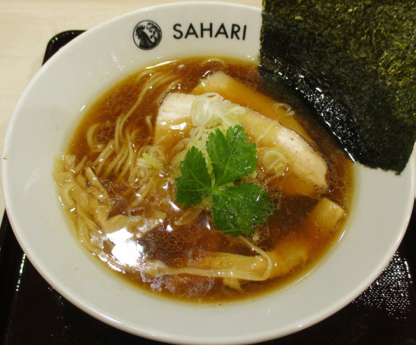 「鶏醤油ラーメン　1180円」@鶏焼きと麺 佐波里の写真