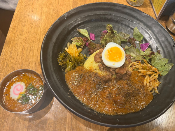「ろかプレート、魯珈チキンカレー、ぷちスパイシー味噌豚骨カレー」@SPICY CURRY 魯珈の写真