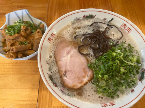 「豚骨らーめん、バリカタ、もつ煮、替玉」@てっちゃんの写真