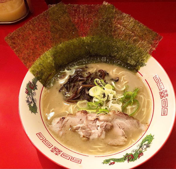 「ラーメン800　替え玉100×2　スープ100　海苔100」@豚骨オタク！の写真