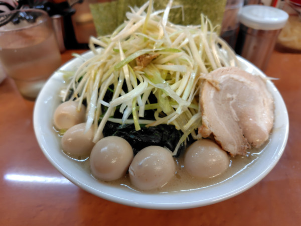「ネギラーメン＋うずら増し」@横浜家系ラーメン 孝太郎の写真