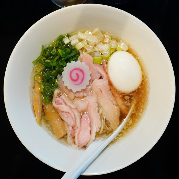 「塩らぁ麺（にんにく抜き）＋白い味玉＋ビール」@らぁ麺屋のさかいさんの写真
