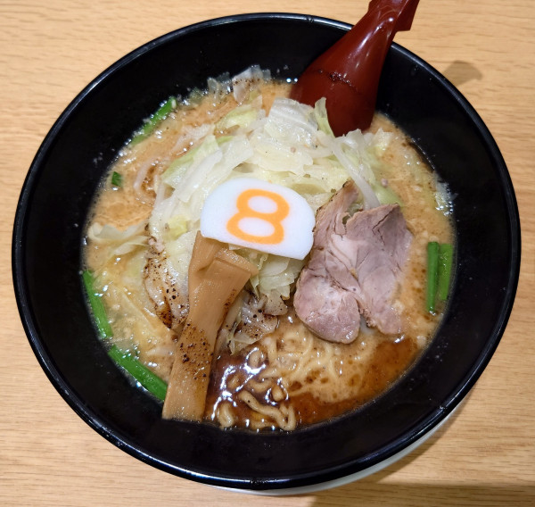 「野菜こく旨らーめん(880円)」@8番らーめん くるふ福井駅店の写真