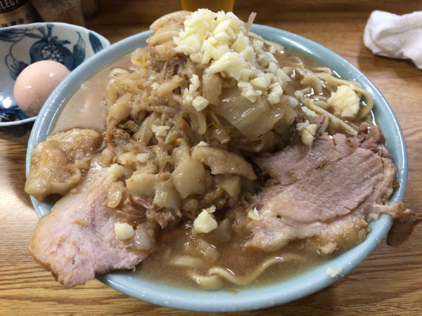 「ラーメン(ニンニク、ちょいヤサイ、アブラ)+生玉子 1030円」@ラーメン そらの写真
