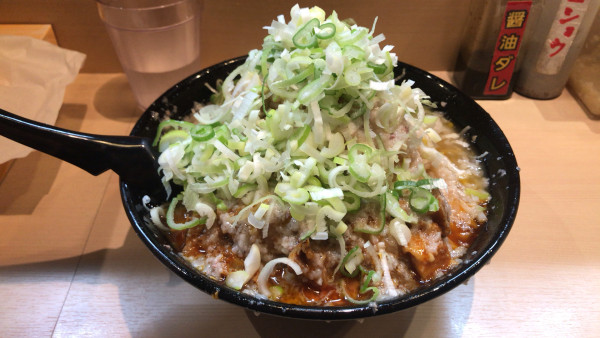 「辛ホルモン麺　¥950」@ギットリラーメン ブタザンマイの写真