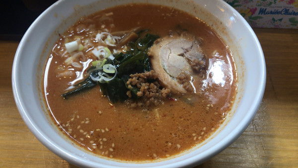 「辛味噌ラーメン　950円」@カドッコラーメンの写真