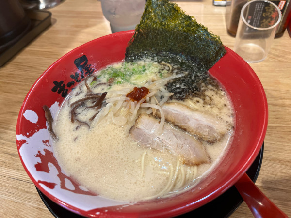 「牛白湯ラーメンバリカタ820円」@ラーメンまこと屋 福生店の写真
