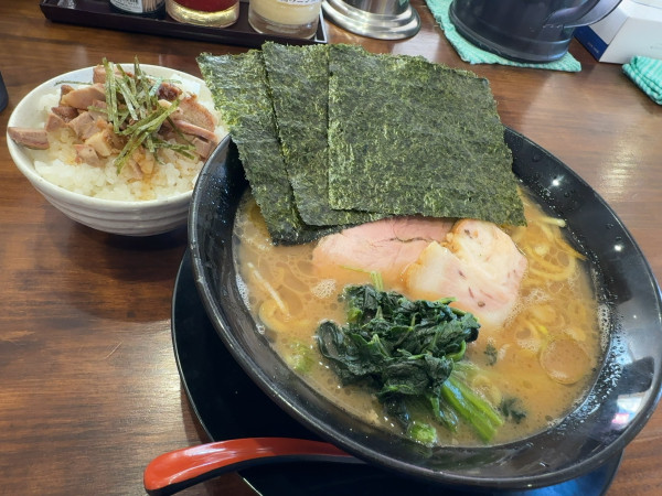 「らーめん並＋半チャーシューまぶし」@上総家の写真