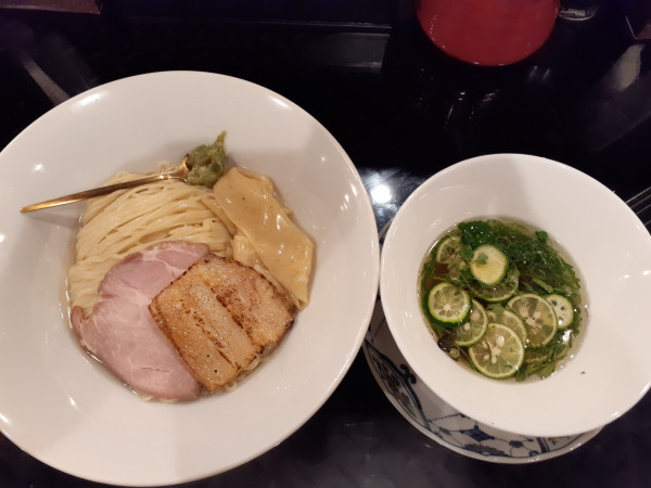 「昆布水つけ麺、大盛」@トーキョーニューミクスチャーヌードル 八咫烏 CHIKARABOの写真