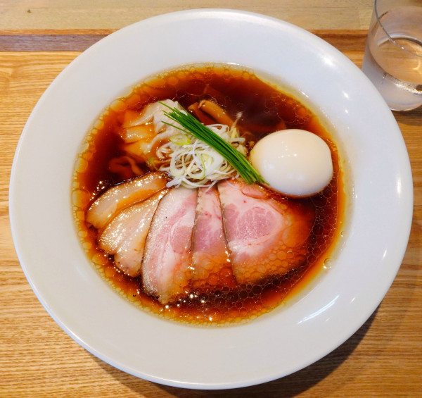 「特製 中華蕎麦＜醤油＞（手もみ麺）」@宍道湖しじみ中華蕎麦 琥珀 東京本店の写真