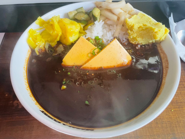 「赤 デビルカレー」@魔皿カレー 中目黒店の写真