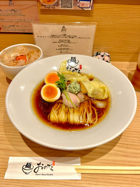 「特製ラーメン【TP】トリュフ薫る特製ワンタン、鮪節月見ご飯」@麺 銀座おのでら 本店の写真