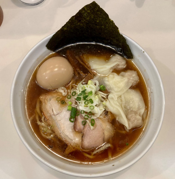 「醤油わんたん麺」@らぁめん コントレイルの写真