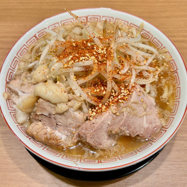 カネシ醤油味チャーシュー麺（無料の野菜増し：1180円）