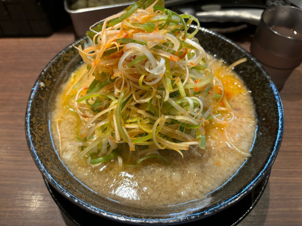 「辛ネギラーメン」@まる重ラーメン 南大沢店の写真