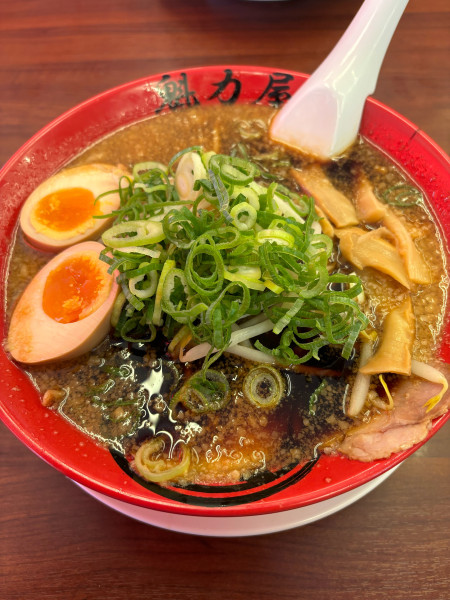 「京都漆黒醤油 味玉」@ラーメン魁力屋 北与野店の写真