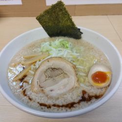 豚骨醤油背脂らーめん・中盛・脂多め