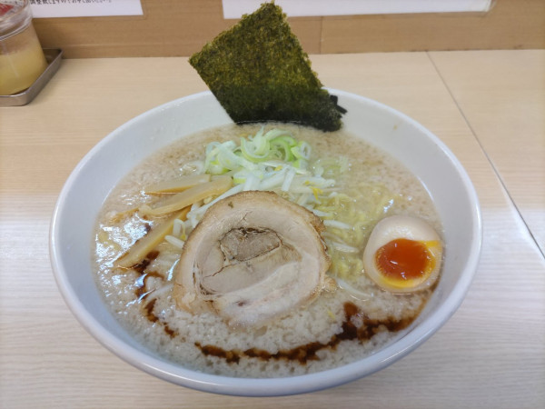 「豚骨醤油背脂らーめん・中盛・脂多め」@ラーメン専科 めん吉の写真