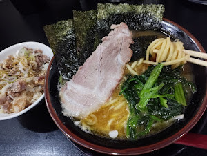 「ランチセット ラーメン(かため)＋チャーシュー丼(950)」@横浜家系らーめん 山崎家の写真