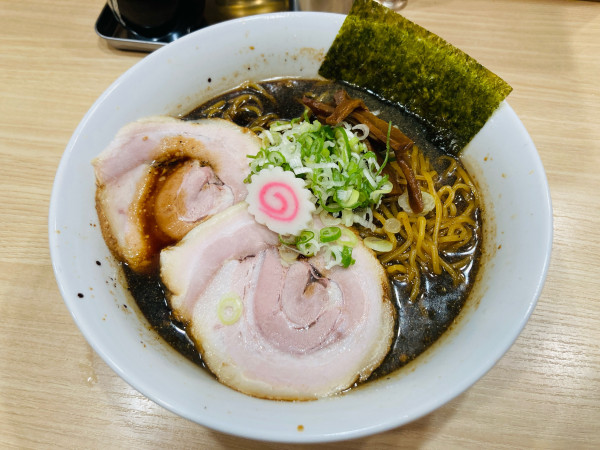 「【Kの中華そば】背脂煮干ブラック」@麺や 六等星の写真