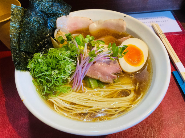 「本日の煮干中華 赤暖簾」@メヂカそば 吟魚の写真