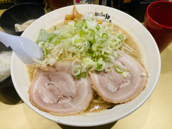 「まかないラーメン」@超ごってり麺 ごっつ 新小岩店の写真