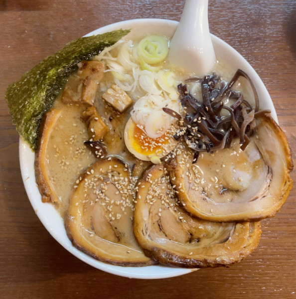 「とろこくチャーシューめん白湯 大盛 ライスM」@とろこくチャーシュー ごとく 勝田台店の写真