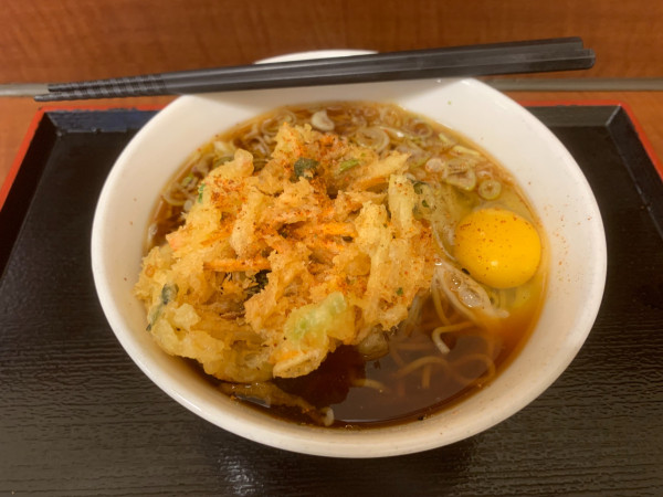 「かき揚げ天玉そば 650円」@駅そば 八起家 高崎店の写真