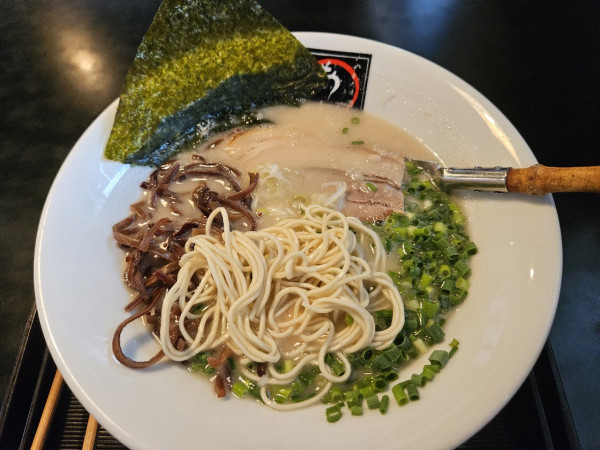 「あか土ラーメン+替え玉」@中華大連酒家 あか土の写真