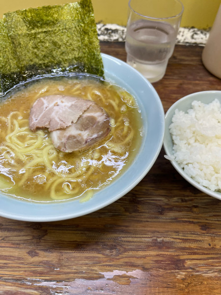 「ラーメン1000円+半ライス100円」@まこと家の写真