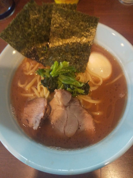 「ラーメン(味玉付き)」@横浜家系 侍の写真